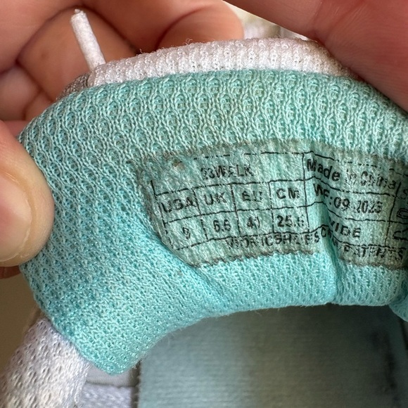 Vionic 23 Walker Tennis Shoes Size 9 - Picture 8 of 9